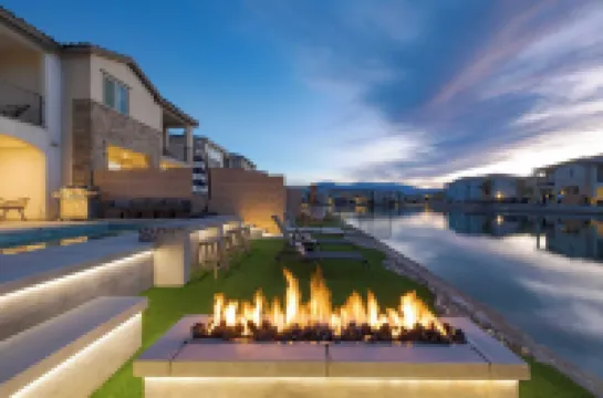 Lakefront w Private Pool Great for Festival Season Lago Luxe by AvantStay