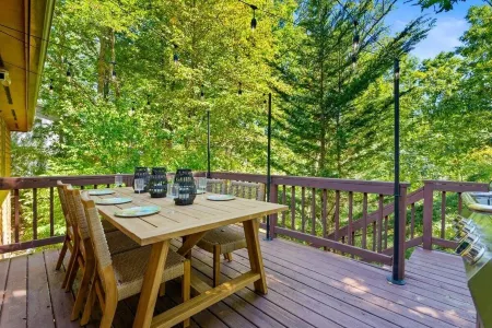 Movie Theater, Game Room, Hot Tub, Fire Pit, FUN! Отели в г. Массанаттен