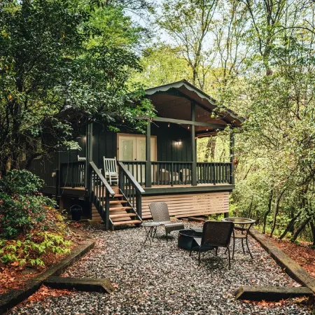 Modern Boho Cabin - Romantic Couples Getaway - Luxury Tub - 5mi from Helen