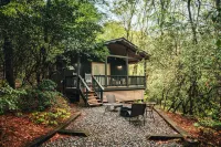 Modern Boho Cabin - Romantic Couples Getaway - Luxury Tub - 5mi from Helen