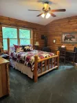 3 Bedroom, 2 Bath Secluded Old Forge Log Cabin Các khách sạn ở Old Forge