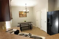 Charming 3-bedroom house in small-town Byron with WiFi, AC, and patio seating. Hotels in Byron