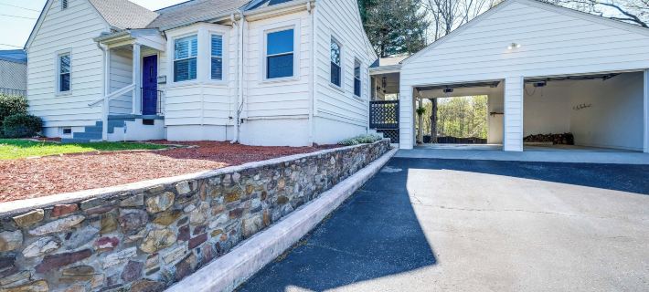 Colorful Roanoke Vacation Rental w/ Hot Tub! Hotels in Roanoke