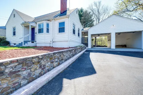 Colorful Roanoke Vacation Rental w/ Hot Tub! - 3-Star