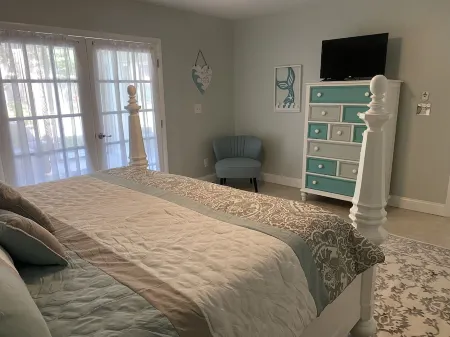 Ocean Gallery-Spacious Ground Floor Big Sur-lagoon view, only steps to the beach