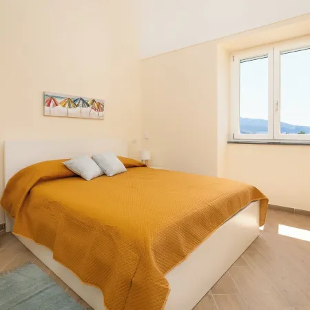 De Vivo Realty - Limoncello&Nocillo Apartments