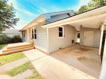 Charming Retreat with Patio and BBQ - Serene Family Haven