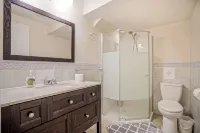 Spacious Queen Bedroom Walk-out Unit 리저널 뮤니시펄리티 오브 요크 호텔