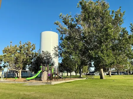 Comfortable studio just 3 minutes drive to downtown Moses Lake Отели в г. Мозес Лейк