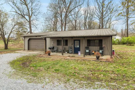 Roos&Blues Lake House. City Park Steps Away. Rm for 6, King Beds, Pets Friendly