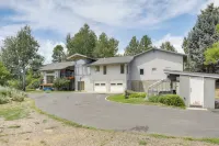 Stunning Sheridan Ranch Villa Mountain View! - bar