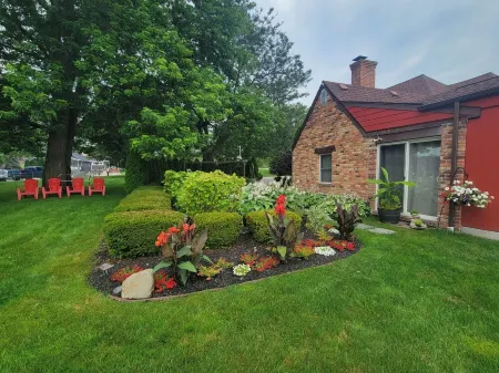 Riverfront home 4 Beds/2 baths and walking distance to downtown.