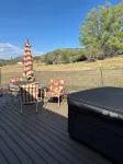 One Room Guest House with Hot Tub, Three Twin Beds, One Futon, Kitchen, Bathroom