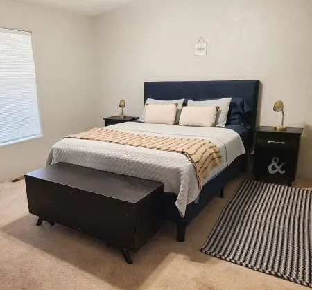 Large Home- Near Quartzsite and Colorado River Отели в г. Блайт