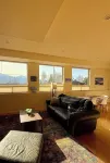 Spacious duplex unit with a stunning mountain view in Joseph ~~SAUNA~~ Hotels in Joseph