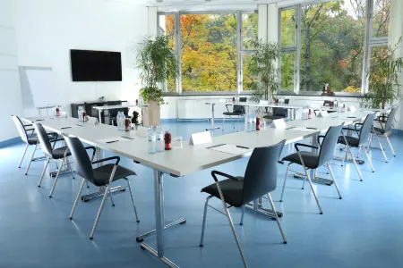 College Garden Hotel Отели в г. Баден