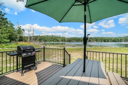 Cozy and Recently Updated Lakefront Home in Serene Gaylord