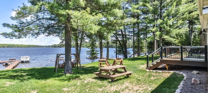 Cedar Lodge: Lakefront Cabin - Wi-Fi, Free Firewood, Generator, No Cleaning Fee! Hotels in St. Germain