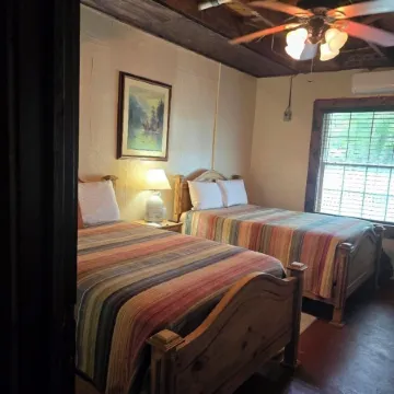 Hootie Creek Guest House