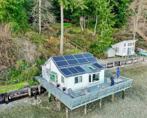 Overwater Eco Cottage on Vashon Island Hotels in Vashon