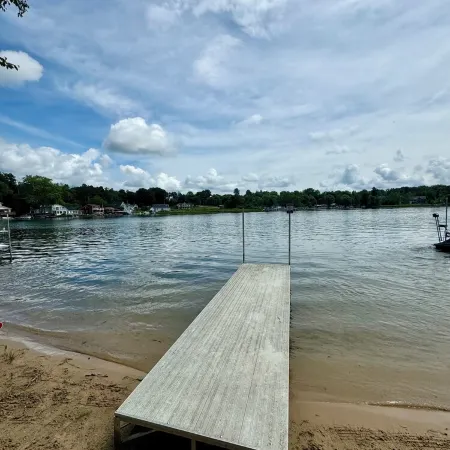 AllSports lakefront cottage. 3 bedrooms, 2 baths, private beach, yard and deck