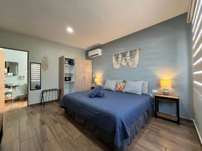 Promo! 2Br-Pool-Views-King Bed-Walk 2 Beach- Area Hotels in 