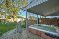 Water Escape; Hot Tub, River Views & Splash Pad