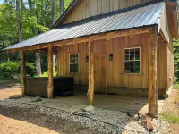 Charming 3-bedroom cabin with WiFi and AC in delightful Wetmore