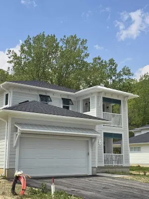 Relax house a few minutes from Port Stanley beach, with hot tub and game room