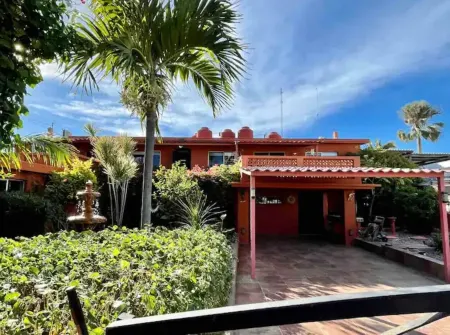 Pickleball court, pool & bar duplex w/ocean view- UNIT A