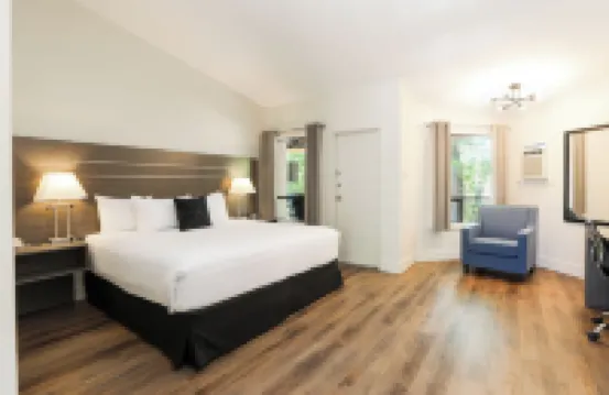 Bayshore Inn & Spa Hotels in 