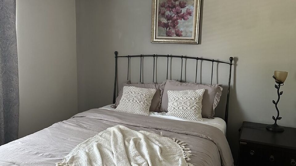Sweet retreat close to everything with easy freeway access