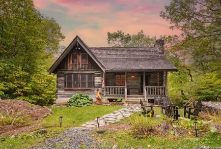 Luxury Log Cabin: Scenic Views Near Linville Falls