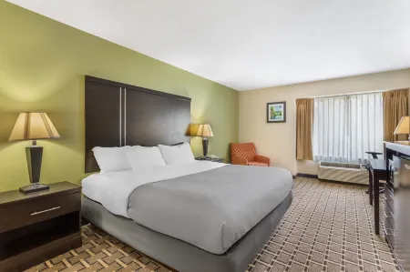 Quality Inn West of Asheville Отели рядом с достопримечательностью «Блу-Ридж-Паркуэй»