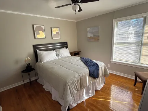 Cozy 2-bedroom apartment in charming Shreveport with WiFi, AC