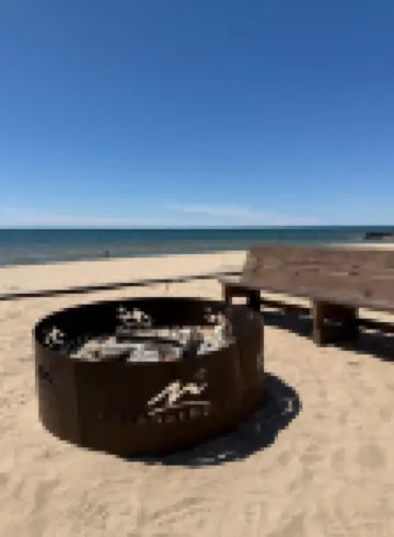 Lake Harbor Haven...a charming 3BR house with AC, WiFi across from Maranatha.