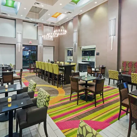 Hampton Inn & Suites Tulsa-Woodland Hills at 71st & Memorial