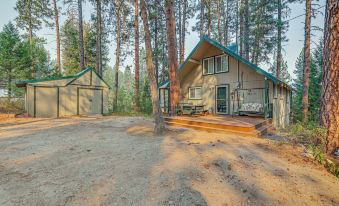 Hillside Hideaway Warm and Cozy Terrace Lakes Cabin