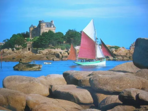 Trégastel, Pink Granite Coast - Apartment STARFISH with panoramic sea view Hotels in Tregastel