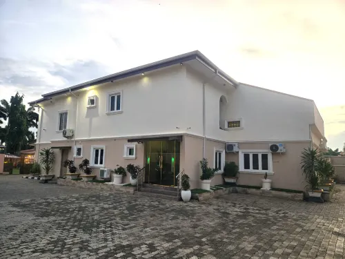 Emsworth Hotel فنادق في مايتاما