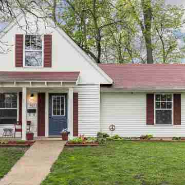 Cozy Cedar Rapids Pad - 2 Blocks to Mercy Care! Hotel Exterior