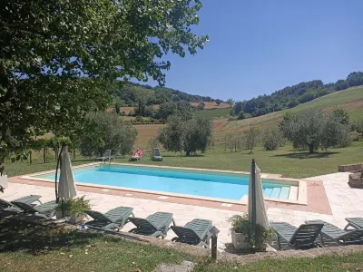 The House of Oaks Buntzen Lake 주변 호텔