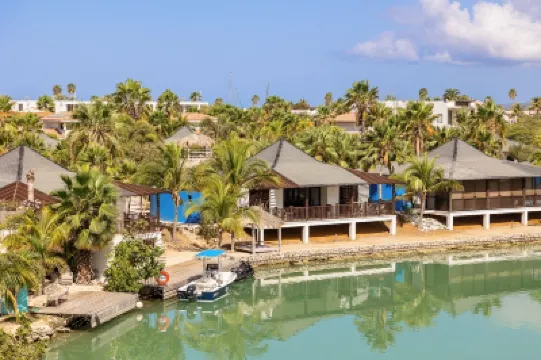 Watervilla Blou Bonaire - Waterlands Village - Hotels in 