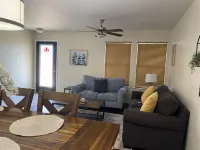 Charming 4-bedroom house with AC and WiFi in amazing Cedar Hill Hotels in Cedar Hill