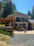 Come play at LeLacShac, a relaxing fun themed home a minute from Sproat Lake Hôtels à proximité de : Fossli Provincial Park