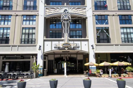 Charming 2-bedroom Loft on Santana Row with WiFi, AC