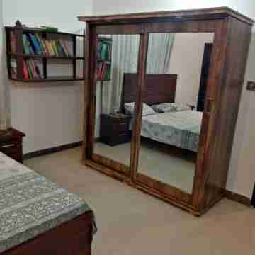 Spacious 3-bedroom apartment with WiFi, AC in charming Karachi Rooms
