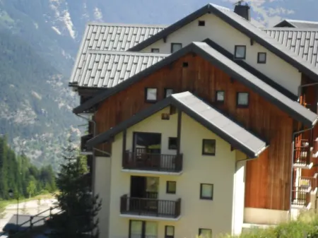 Apartment in a chalet at the foot of the slopes