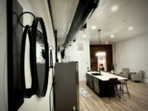 “Downtown Boro Loft” Charming 1600 sq foot open concept Downtown Jacksboro Hotels in Jack County