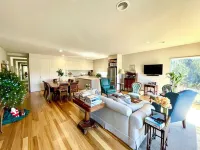 So Central. Walk to Beach. Peaceful Setting Hotels in Torquay